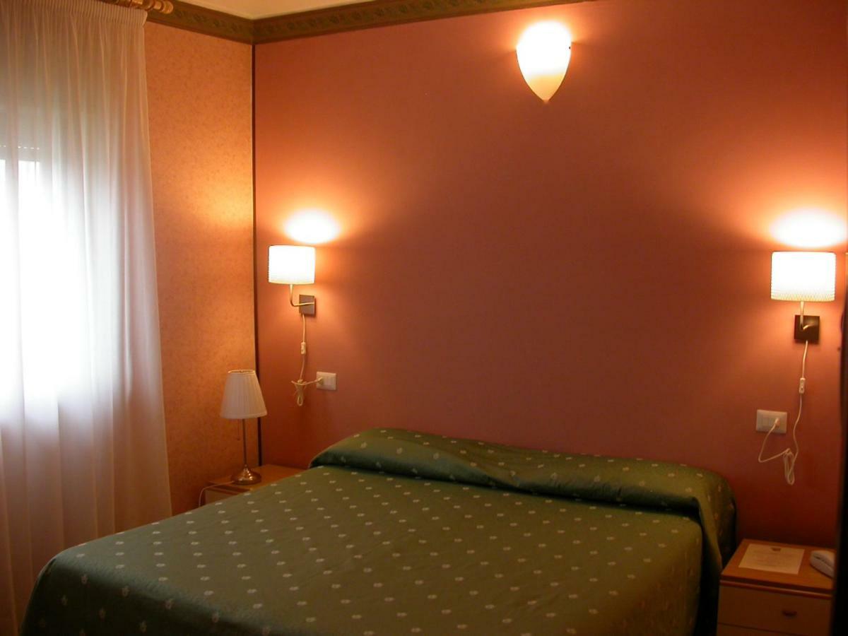 Hotel Il Roscio Attigliano Exterior foto